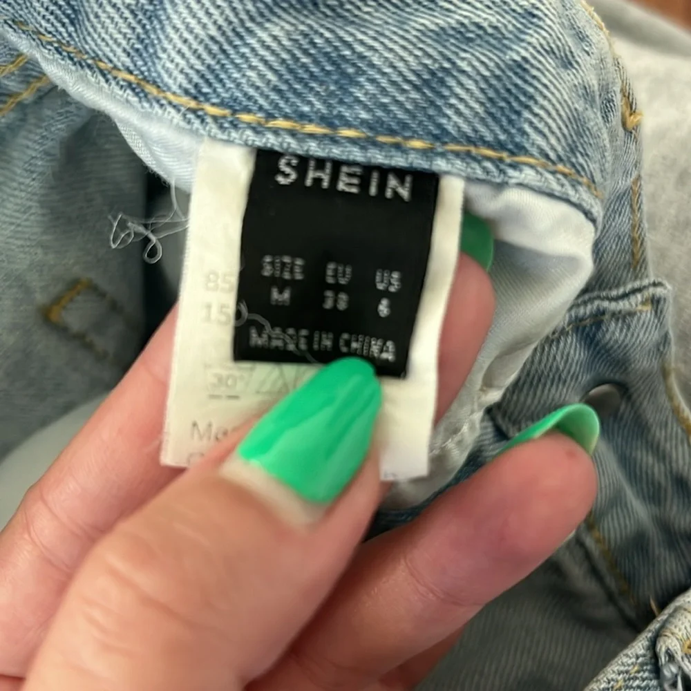 Shorts - Picture 3 of 3